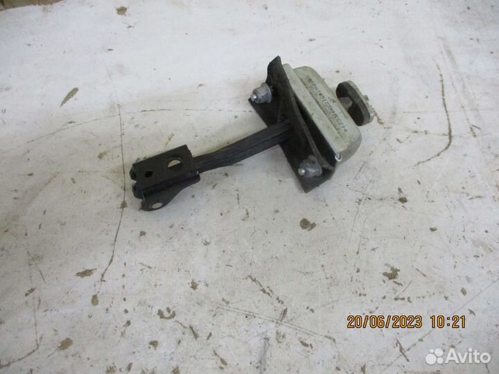 Ограничитель двери Форд Фокус 2 хэтчбек