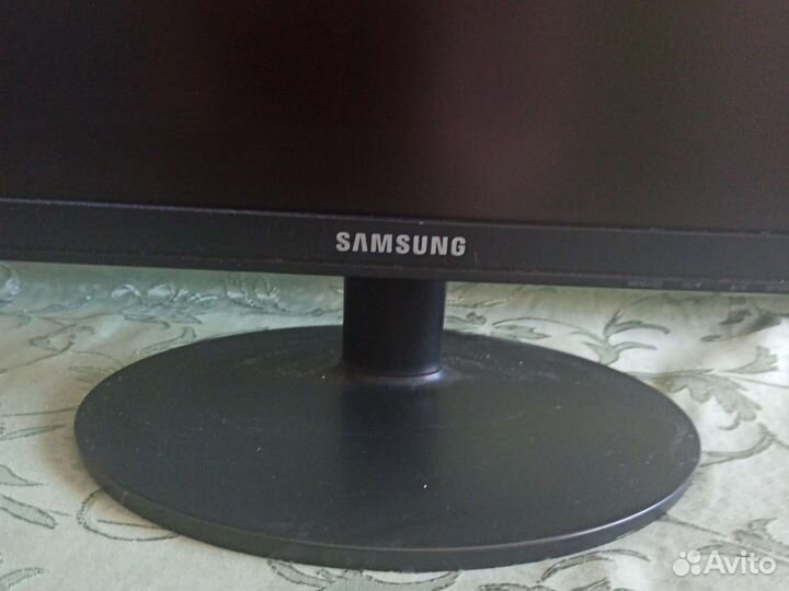 Монитор Samsung