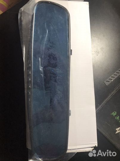 Автомобильное зеркало заднего вида с видеорегистра