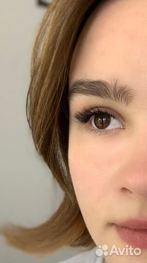 Модель на наращивание ресниц