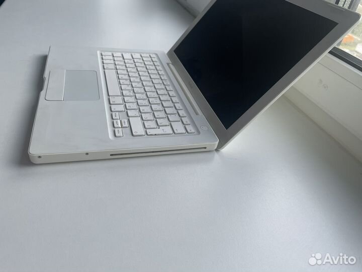 Ноутбук Apple macbook late 2007