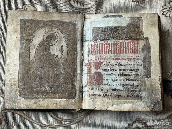 Коллекция старинных книг