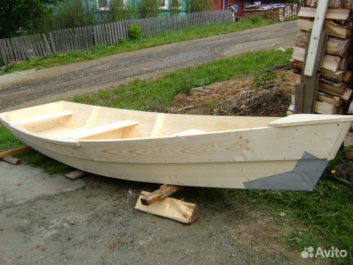 Лодка деревянная