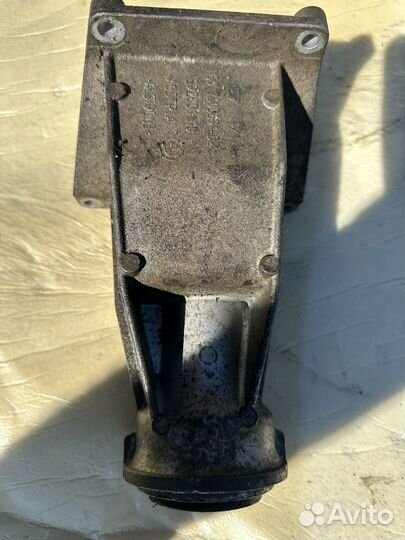 Опорный кронштейн BMW N57 31507600690