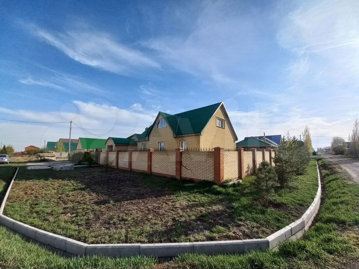 Коттедж 207 м² на участке 12 сот.