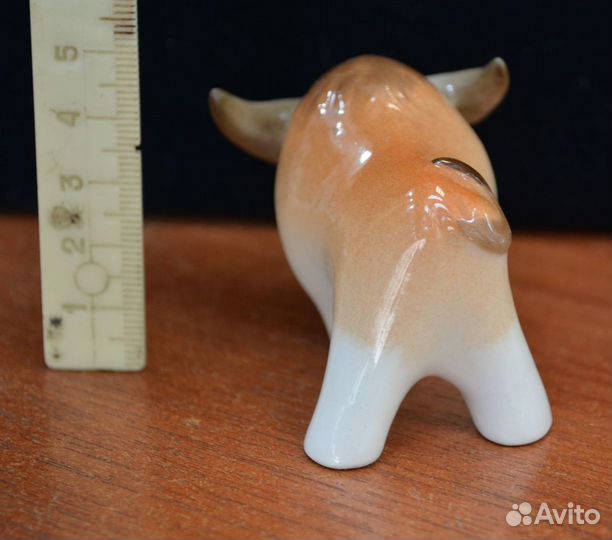 Мини фарфоровая статуэтка- коричневый бык.лфз