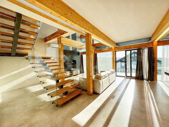 Коттедж 260 м² на участке 6 сот.