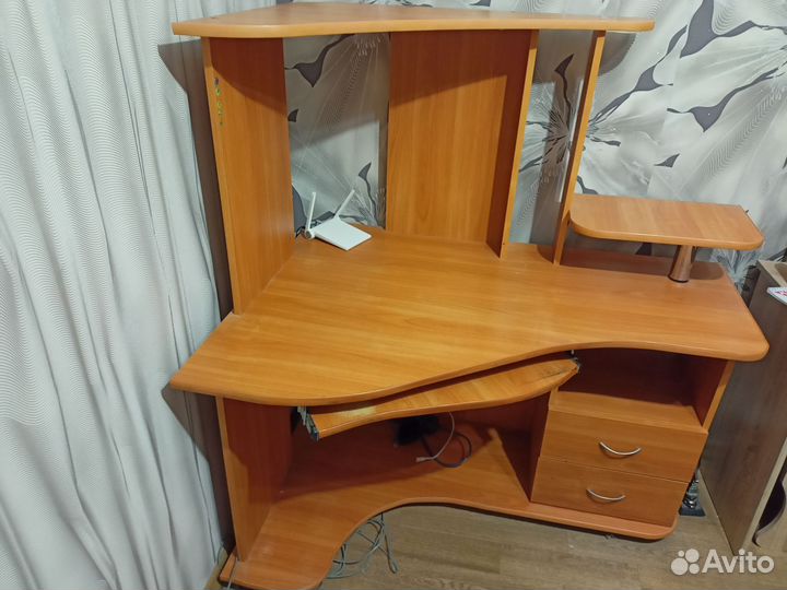 Компьютерный стол