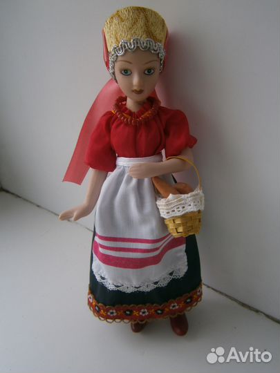 Фарфоровая куколка без торга
