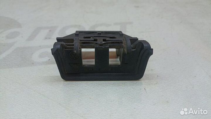 Кронштейн левый Porsche Cayenne 957 M48.01 2007