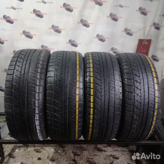 Bridgestone Blizzak VRX 235/55 R17