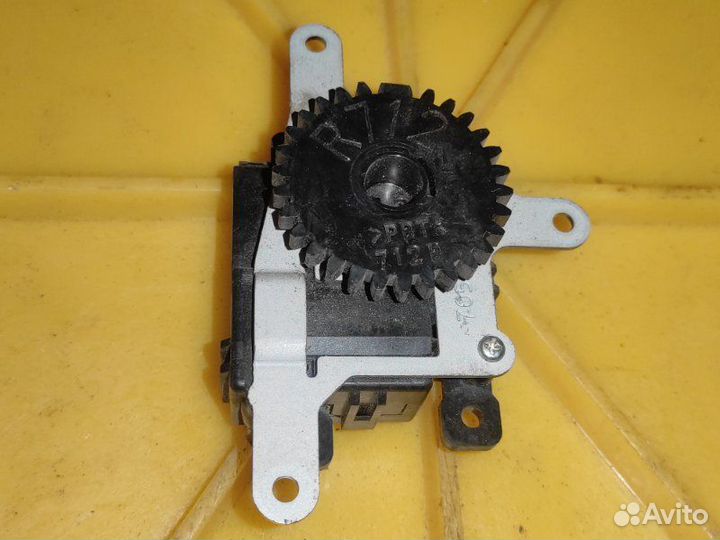 Моторчик заслонки печки Toyota Auris E150 1ZR 2009