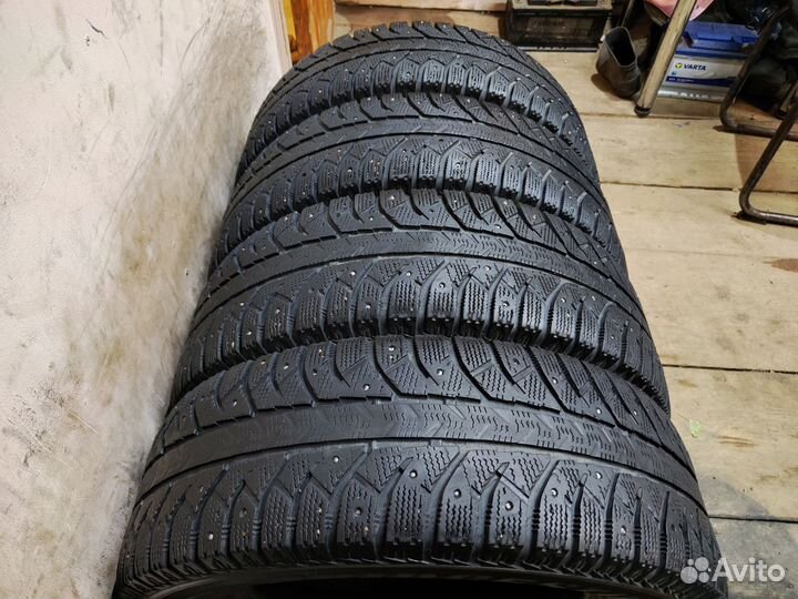 Bridgestone Ice Cruiser 7000 205/70 R15