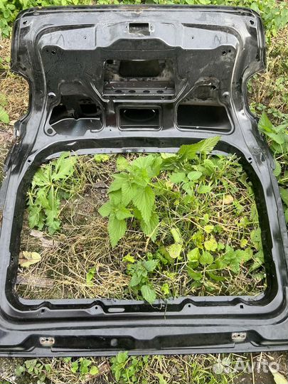 Крышка богажника гранта лифтбек