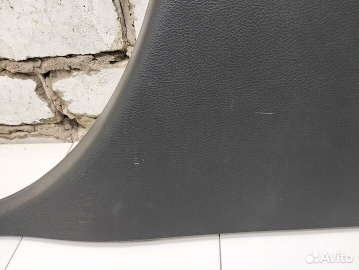 Обшивка стойки средней Grand Cherokee WK2