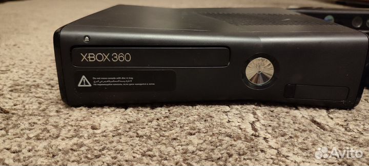 Xbox 360 slim + kinect + 2 геймпада