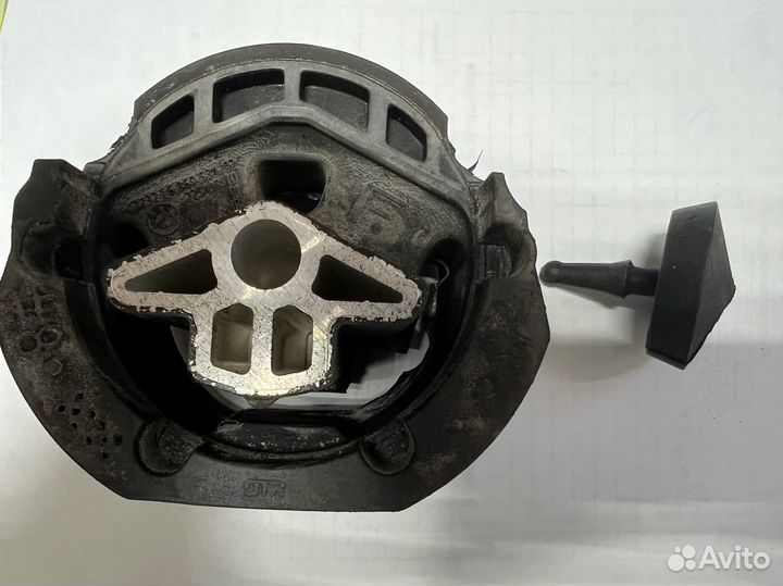 BMW бмв задняя опора кпп 22326860534 + 22316788586