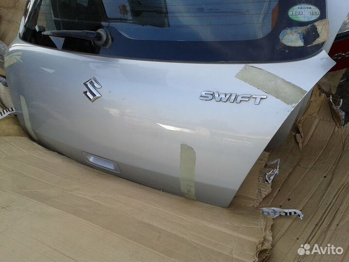 Suzuki Swift 3 обивка двери багажника 2004-2010 г