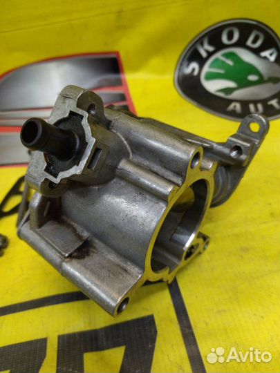 Вакумный насос Audi A4 седан 2.0 cdnc 2010