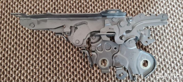 Петля капота правая на бмв 2серии f44