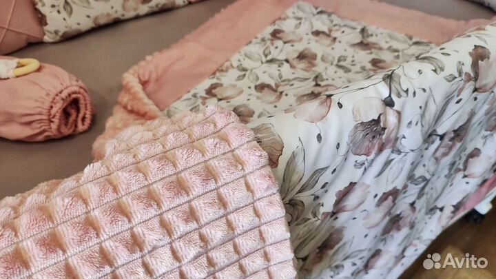 Постельный комплект в кроватку