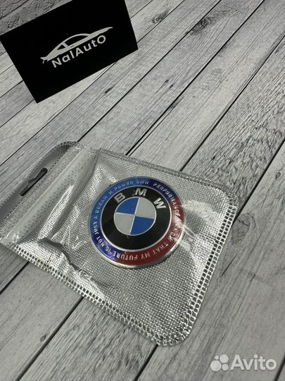 Эмблема BMW на руль нового образца