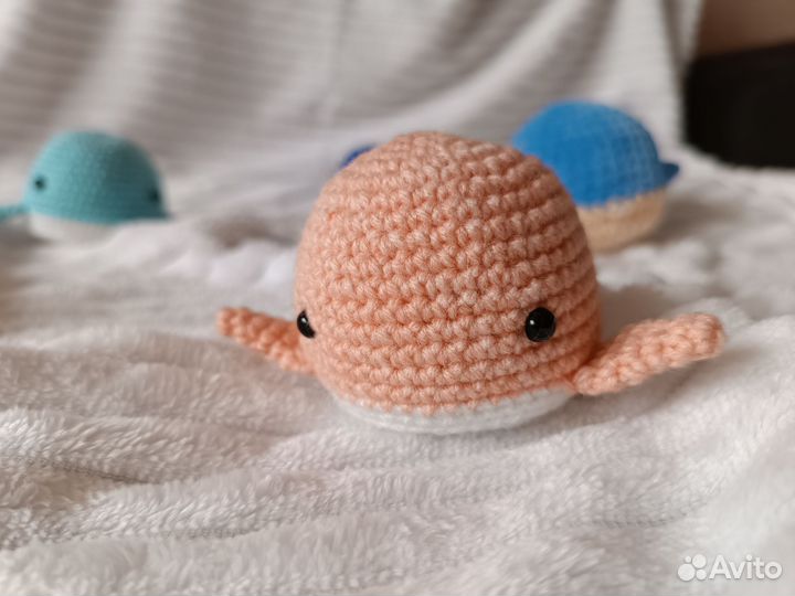 Вязаные киты в ассортименте