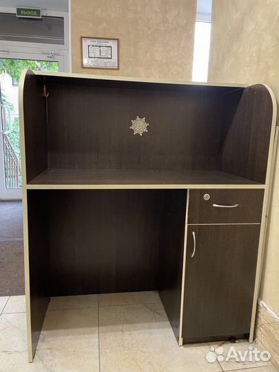 Стойка рецепшн