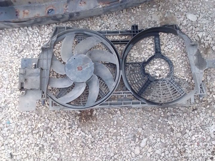 Вентилятор охлаждения двигателя Renault Laguna 1