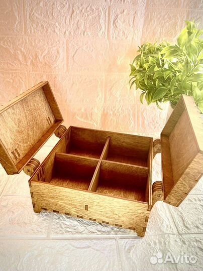 Деревянная шкатулка