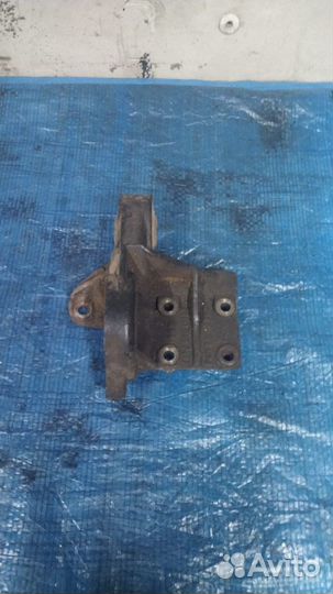 Кронштейн привода Renault Laguna Z7X B565