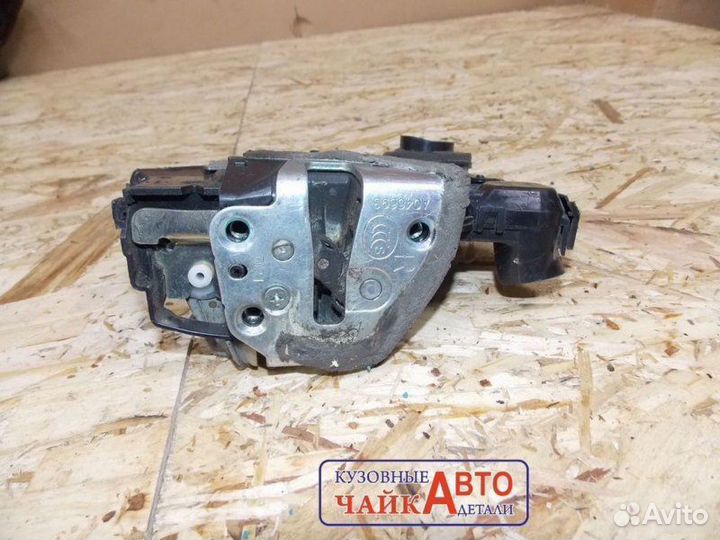 Замок двери передний правый Toyota Camry V40