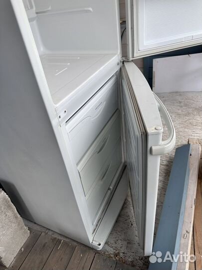 Холодильник бу Атлант