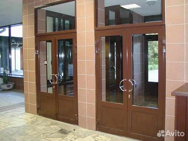 Входная дверь из алюминия