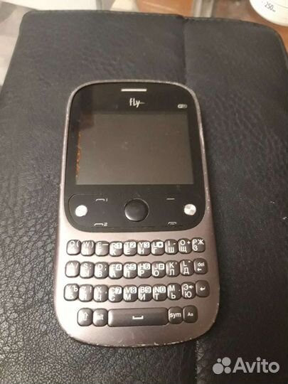 Телефон Fly q420