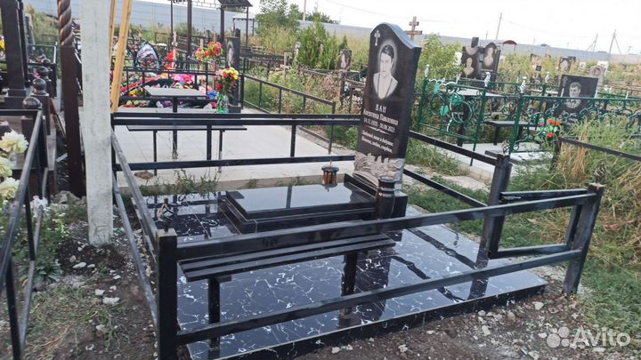 Памятники на могилу из гранита