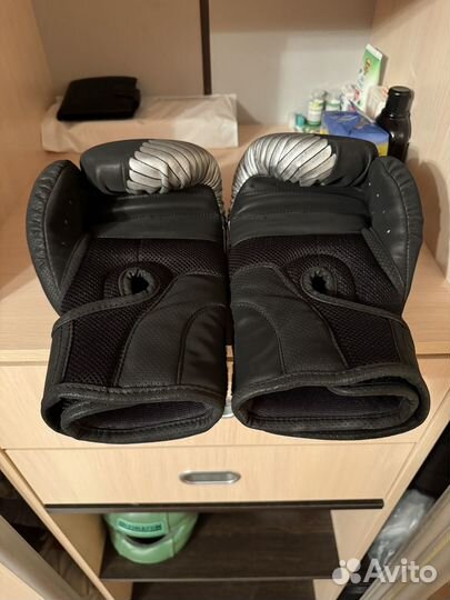 Боксерские перчатки Venum YKZ21 14oz