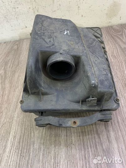 Корпус воздушного фильтра Opel Zafira B Z18XE