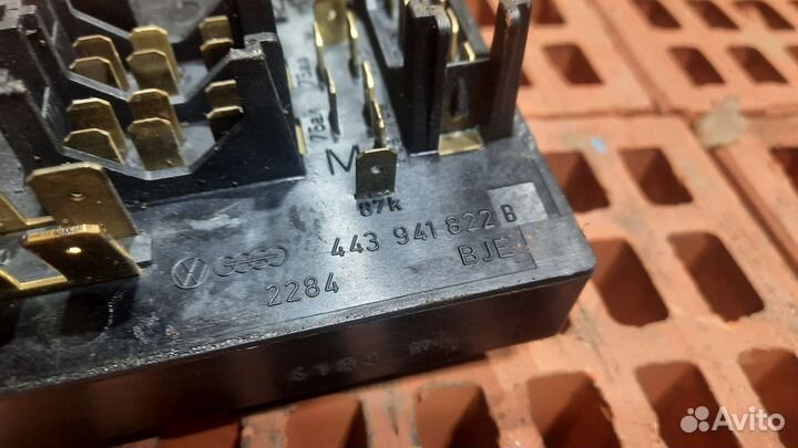 Блок предохранителей Audi 80 B4