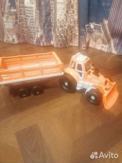 Трактор с прицепом