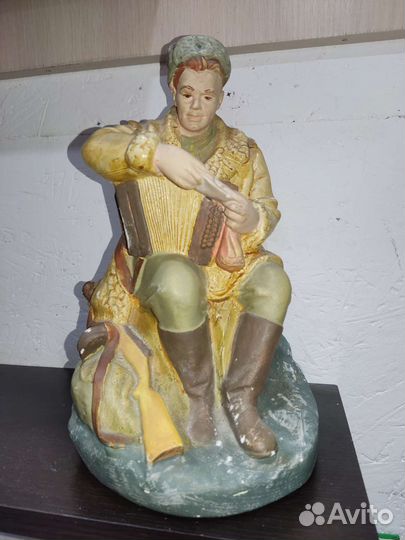 Советская гипсовая статуэтка