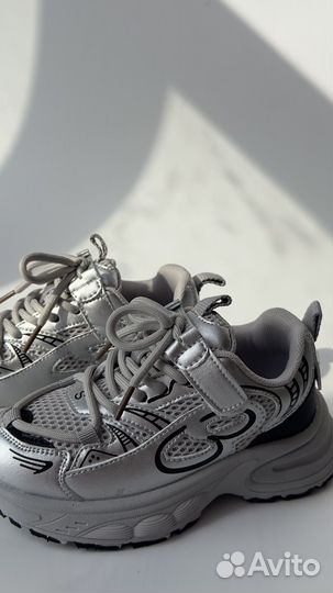 Кроссовки для девочки