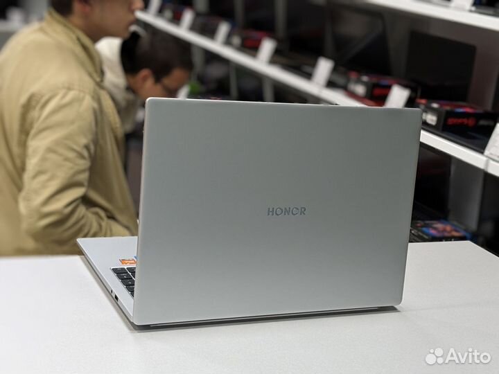 Новый ноутбук Honor / Ryzen 7 7840HS / 16G / 512G