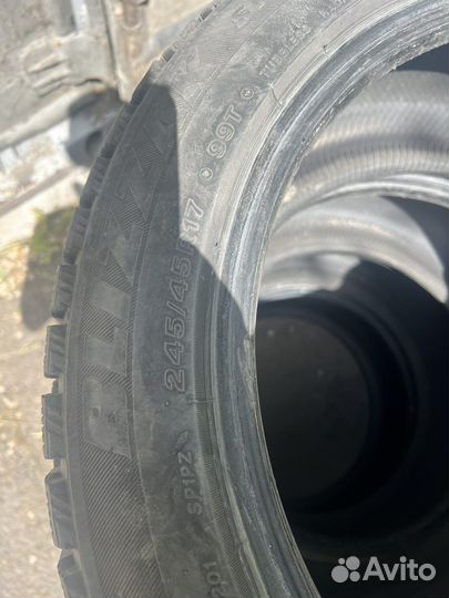 Bridgestone Blizzak Ice 245/45 R17
