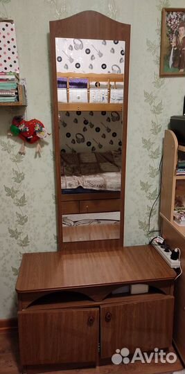 Трюмо с зеркалом бу