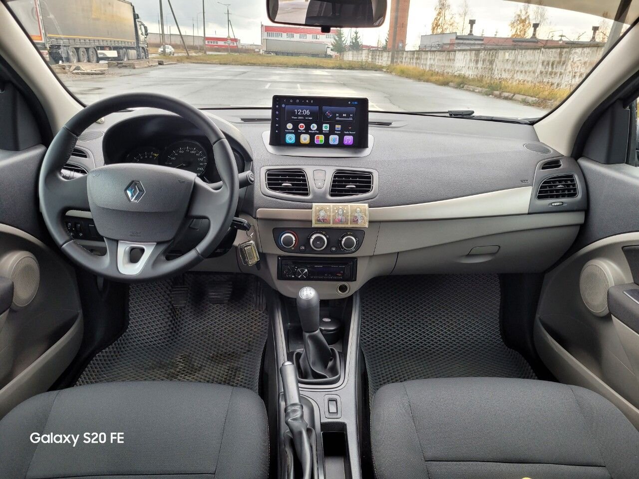 Renault Fluence: фото владельца