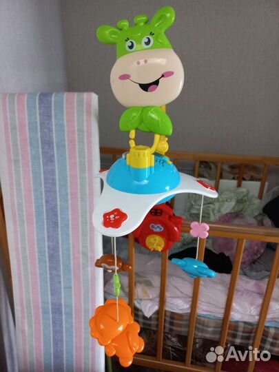 Игрушка на кроватку
