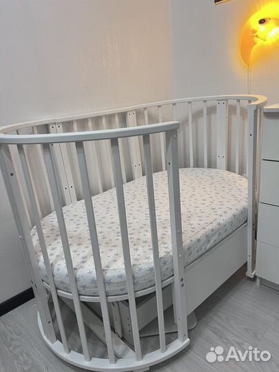 Кроватка для новорожденных с маятником
