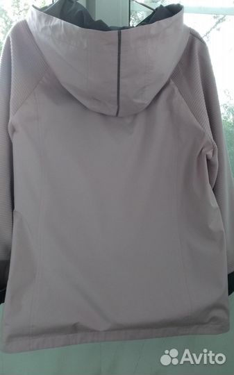 Продам ветровку женскую