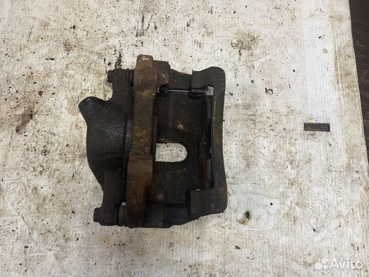 Суппорт передний правый Chery Bonus a13